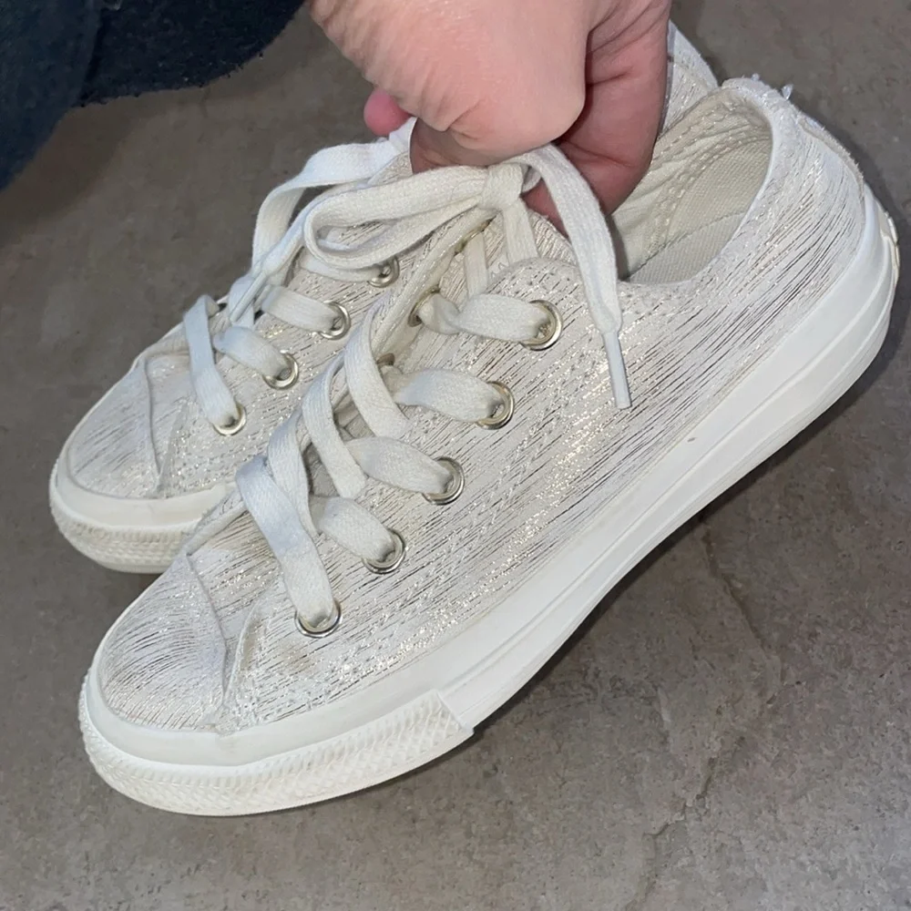 Girls shimmer converse